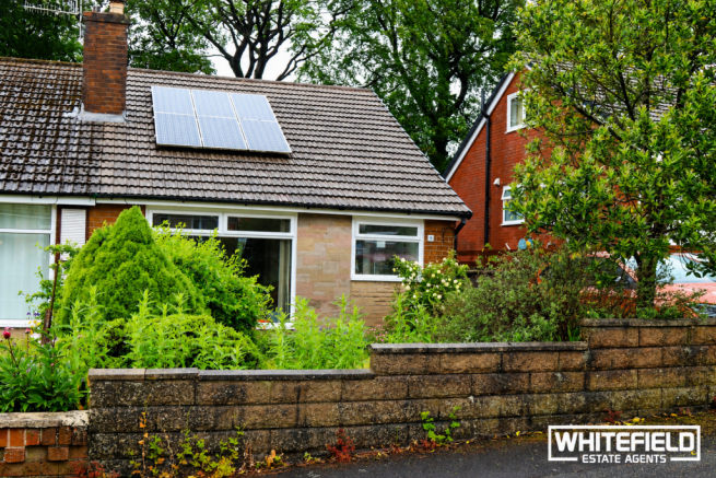 2 bed property, in Boulsworth Crescent, £175,000