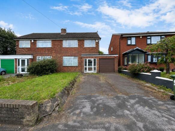 3 bed property, in High Street, £170,000