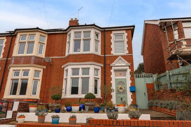 3 bed property, in St. Johns Road, £325,000