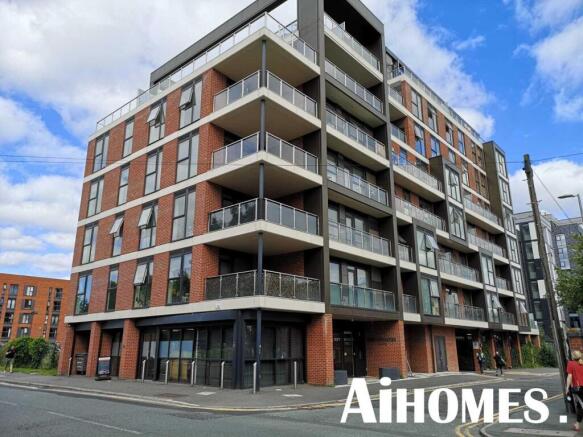 1 bed property, in 102BWG Bridgewater Gate, £146,000