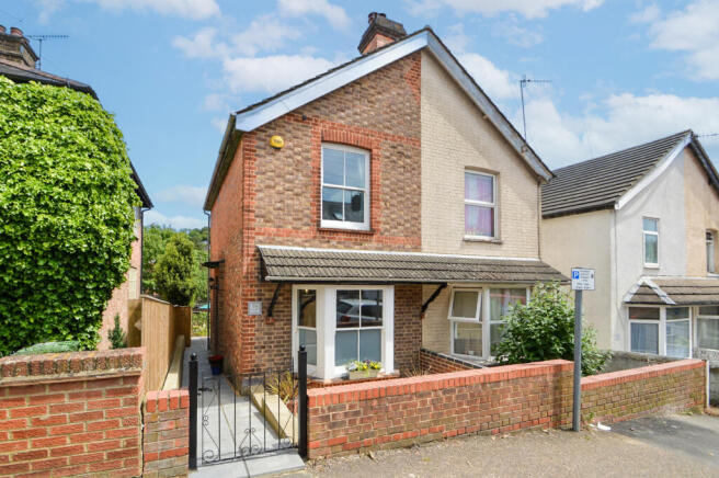 2 bed property, in Totteridge Avenue, £375,000