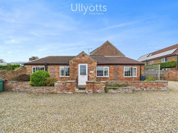 2 bed property, in Bempton Lane, £200,000