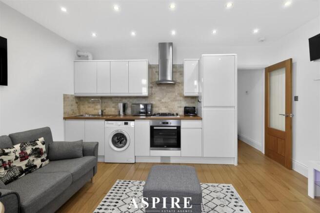 1 bed property, in Milton Road, £190,000