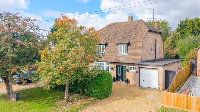 3 bed property, in Cherry Orton Road, £550,000