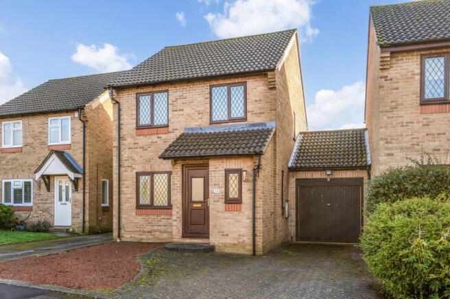 3 bed property, in Willow Herb Close, £389,950