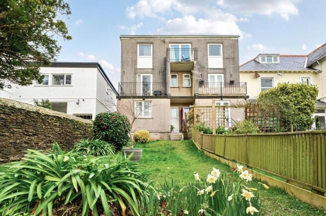 2 bed property, in Balkwill Road, £195,000