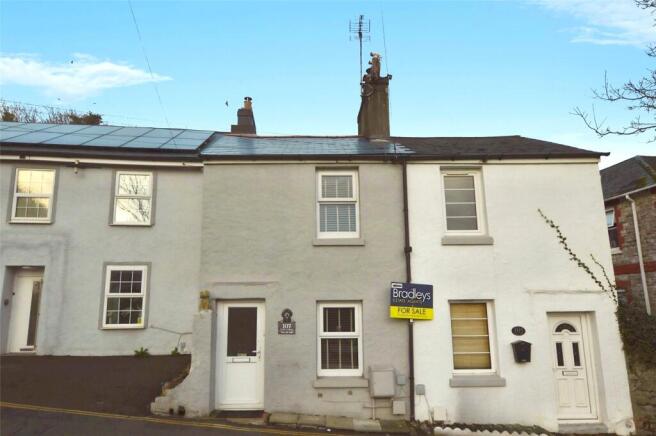 2 bed property, in Fore Street, £150,000