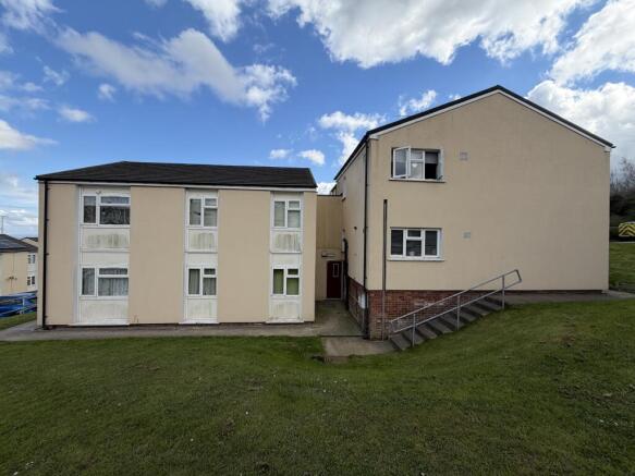 2 bed property, in Heol Bathafarn, £77,000