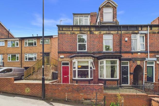 3 bed property, in Derbyshire Lane, £240,000