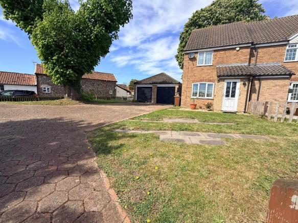 3 bed property, in Thorpe Drive, £230,000