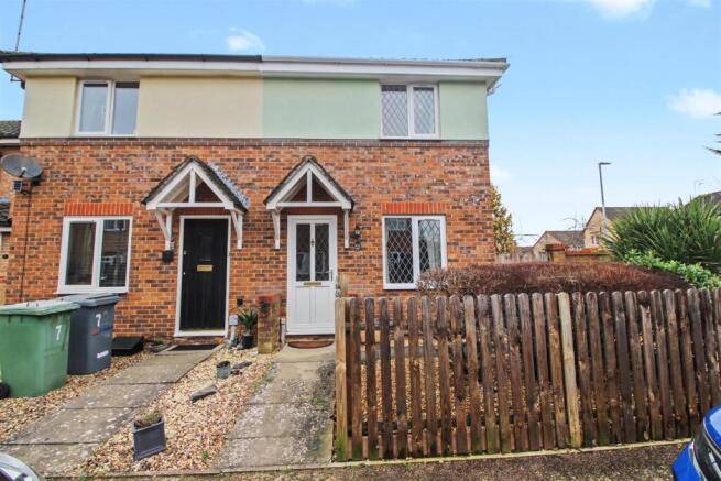 2 bed property, in The Fallows, £220,000