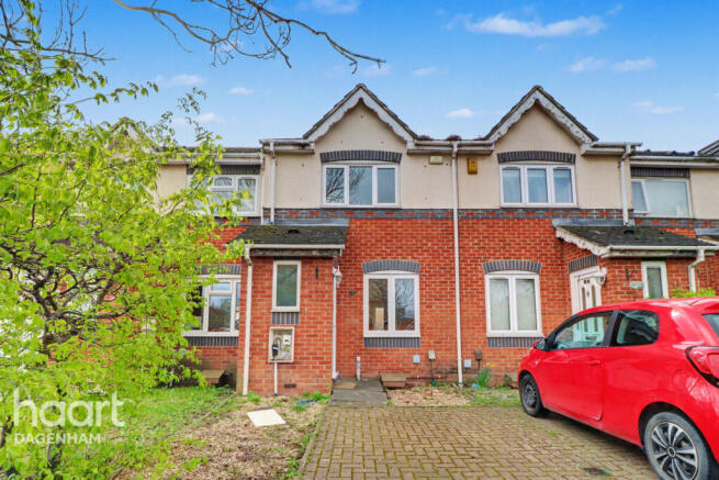 2 bed property, in Blessing Way, £350,000