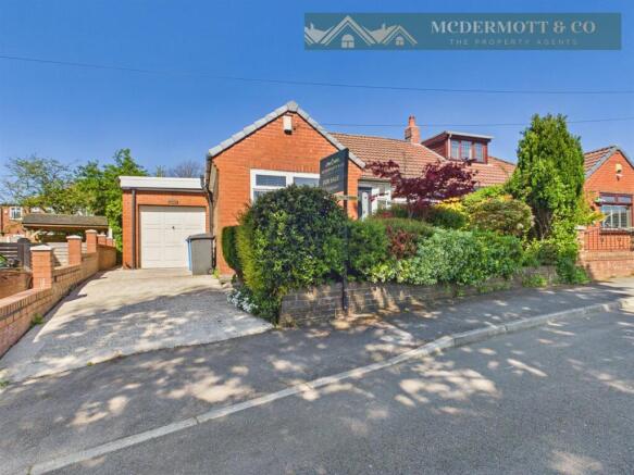 2 bed property, in Wyndale Drive, £290,000