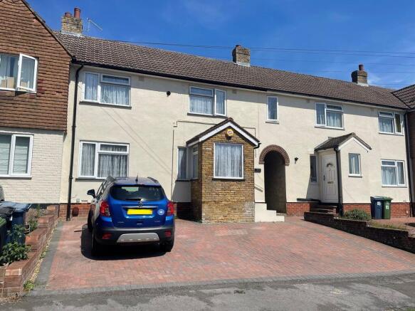 3 bed property, in Hillary Road, £425,000