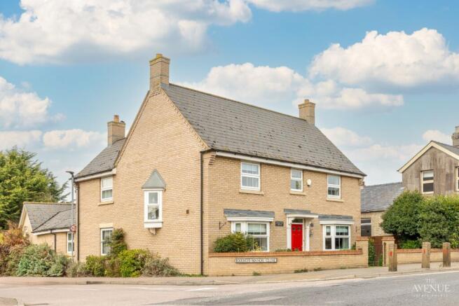 4 bed property, in High Street, £650,000