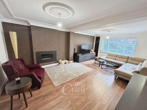 3 bed property, in Cherry Orchard Road, £390,000