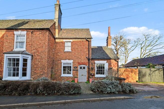 4 bed property, in Birdingbury Road, £635,000