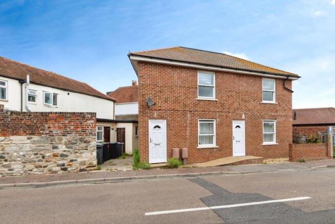 1 bed property, in Shaftesbury Road, £90,000