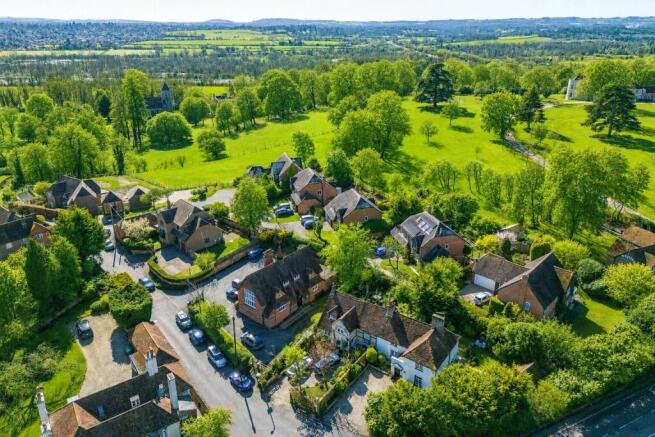 3 bed property, in Speen Lane, £600,000