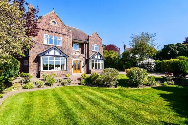 4 bed property, in Sledgate Lane, £1,195,000