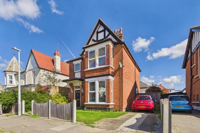 3 bed property, in Beaconsfield, £350,000