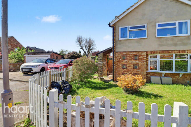 3 bed property, in Dorothy Gardens, £425,000