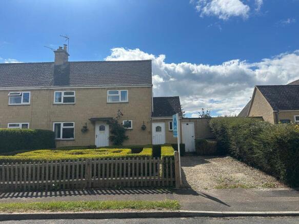 2 bed property, in Ley Orchard, £330,000