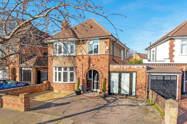 3 bed property, in Kingsbrook Road, £485,000