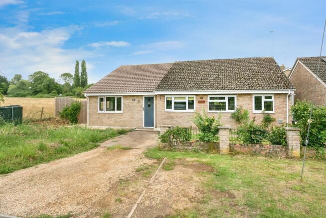 4 bed property, in Ardley Road, £390,000