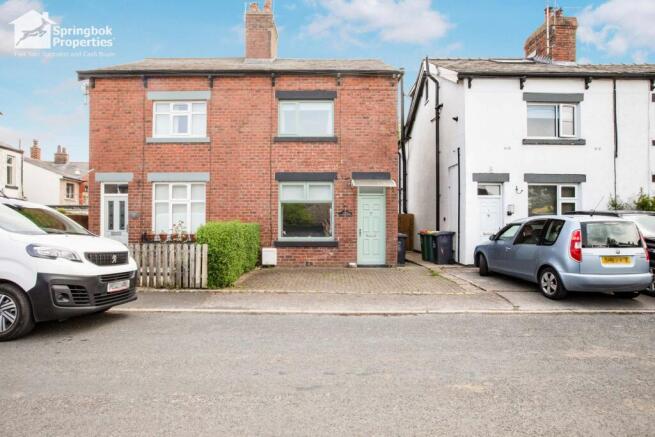 2 bed property, in Brabiner Lane, £160,000