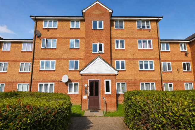 1 bed property, in Express Drive, £215,000