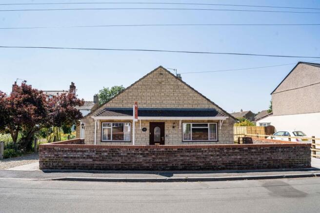 3 bed property, in High Street, £350,000