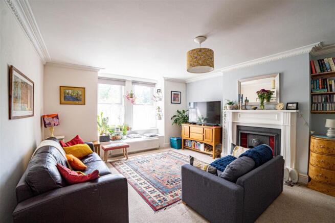 2 bed property, in St. Helens Road, £215,000