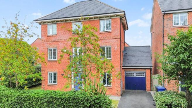5 bed property, in Monks Place, £276,000