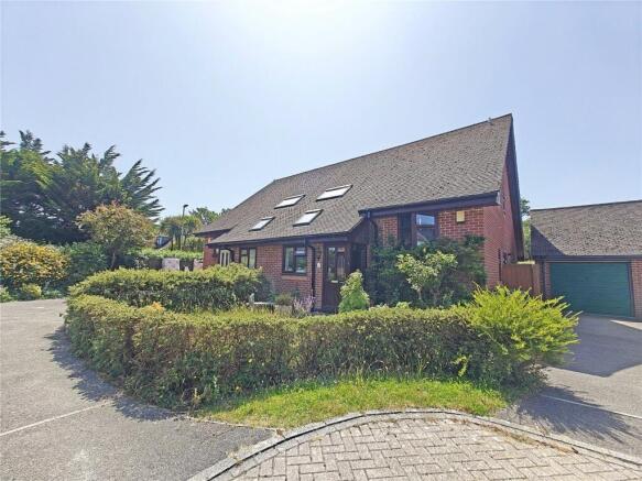 3 bed property, in Charnock Close, £425,000