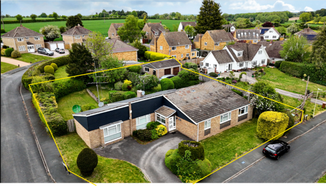 3 bed property, in Lambourne Way, £525,000