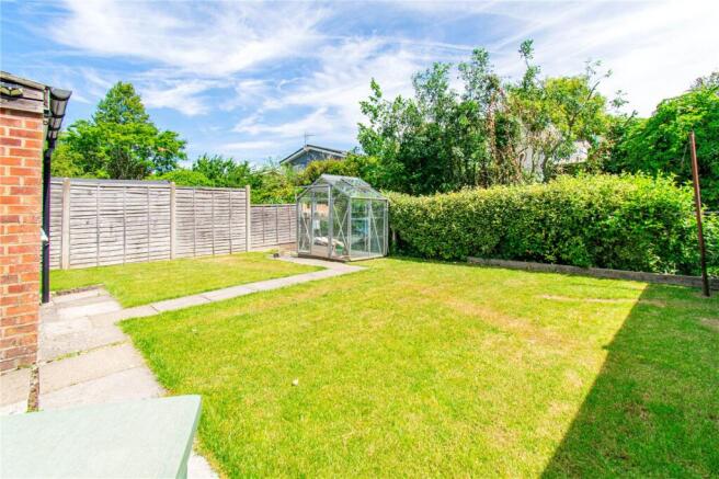 2 bed property, in Tubbs Farm Close, £250,000