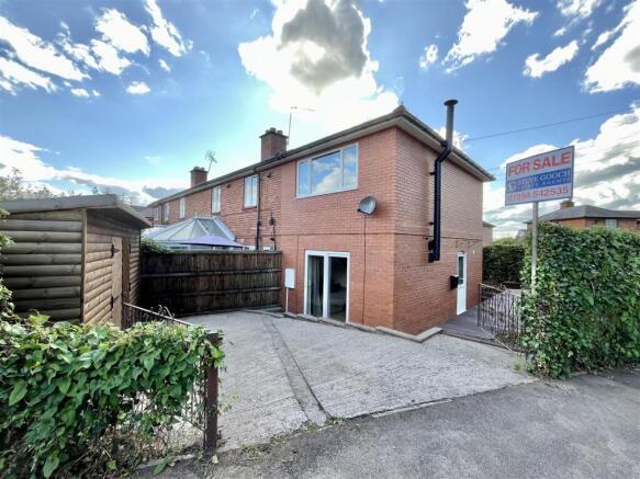 1 bed property, in Middleton Avenue, £175,000