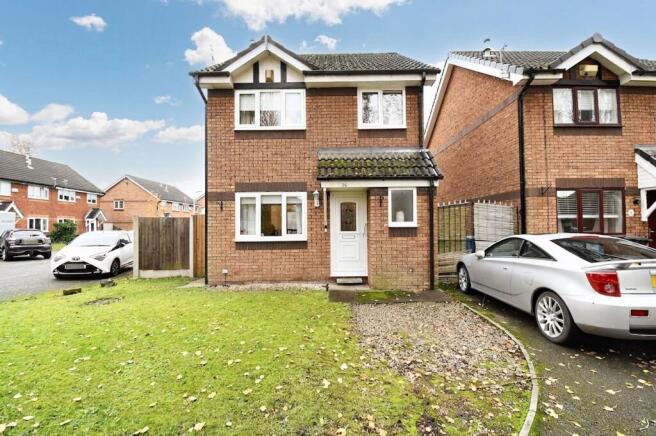 3 bed property, in Hatherop Close, £280,000
