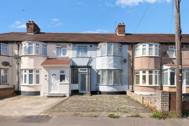 3 bed property, in Bourne Avenue, £525,000