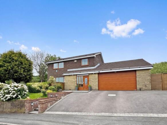 4 bed property, in Harden Hills, £675,000