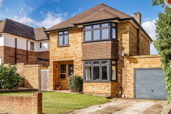 3 bed property, in North View Crescent, £775,000