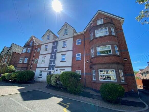 3 bed property, in Flat 11, £190,000