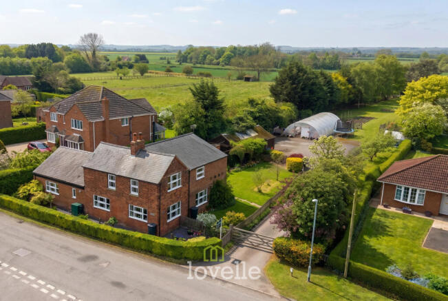 6 bed property, in Northway, £545,000