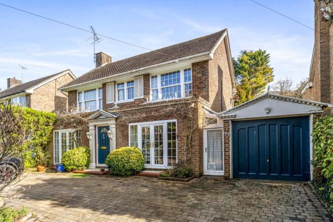 3 bed property, in Woodland Drive, £900,000