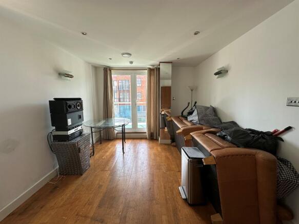 2 bed property, in Lyon Road, £190,000