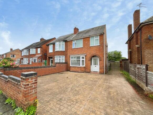 3 bed property, in Oakland Avenue, £240,000