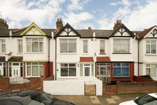 3 bed property, in Yewfield Road, £500,000