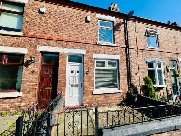 2 bed property, in Gorsey Lane, £155,000