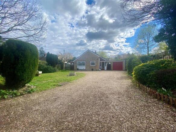 3 bed property, in Whitehill Road, £550,000